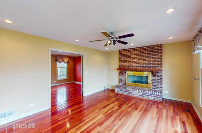 712 N Victoria Drive, Palatine, IL 60074