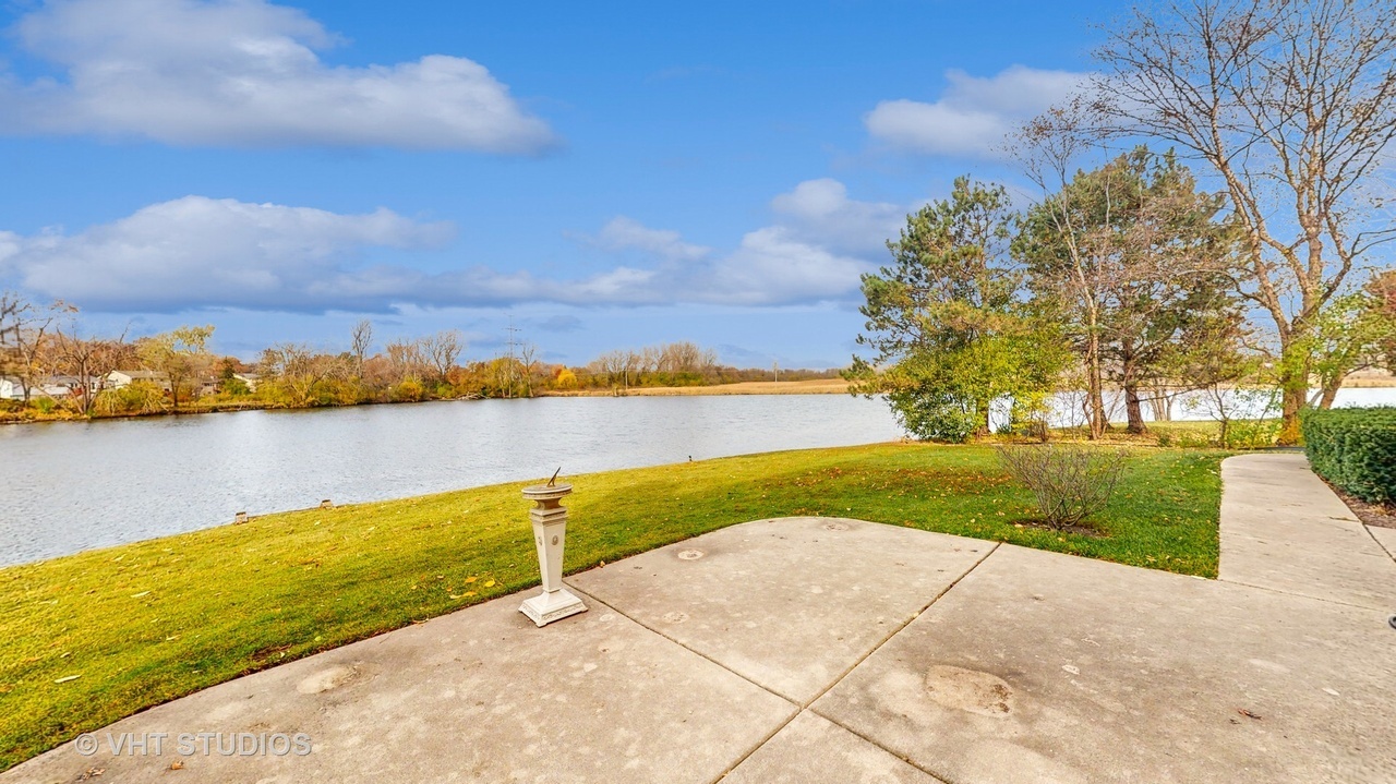 712 N Victoria Drive, Palatine, IL 60074