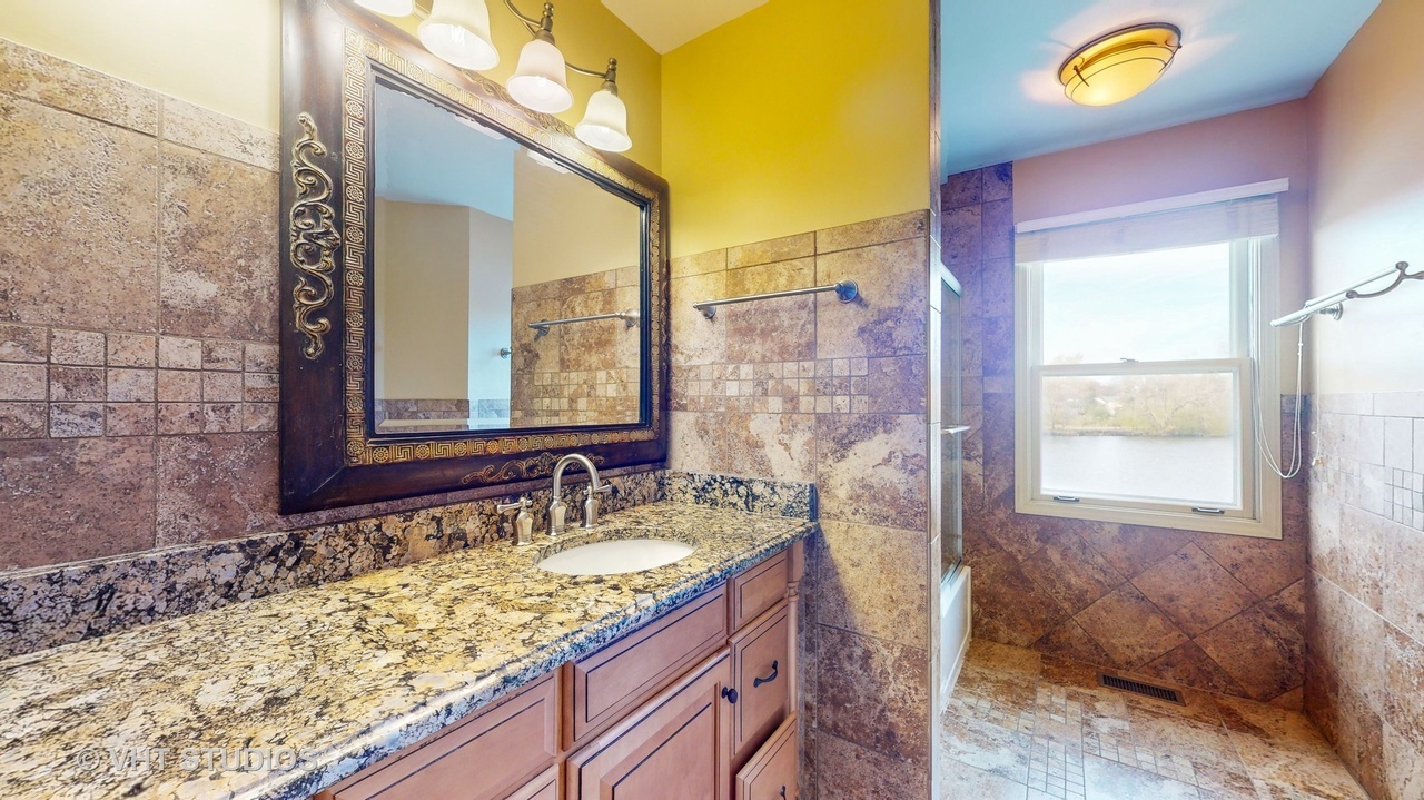 712 N Victoria Drive, Palatine, IL 60074