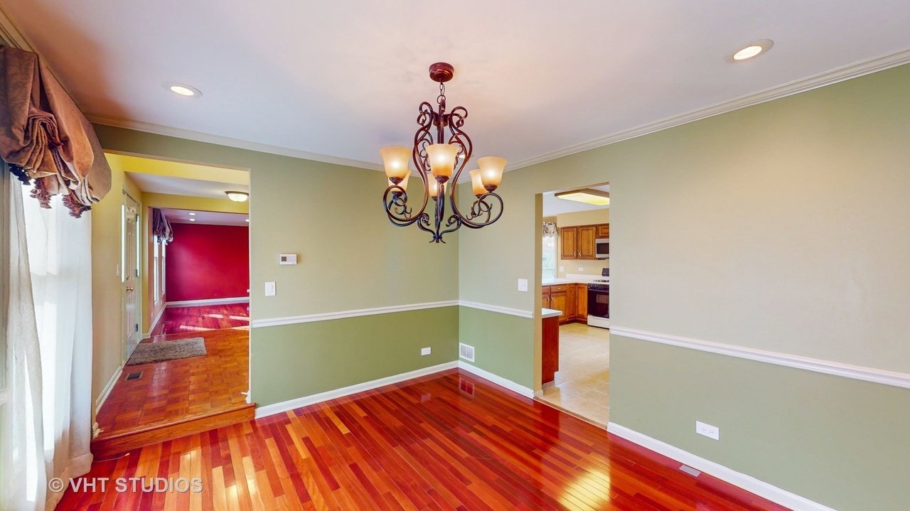 712 N Victoria Drive, Palatine, IL 60074