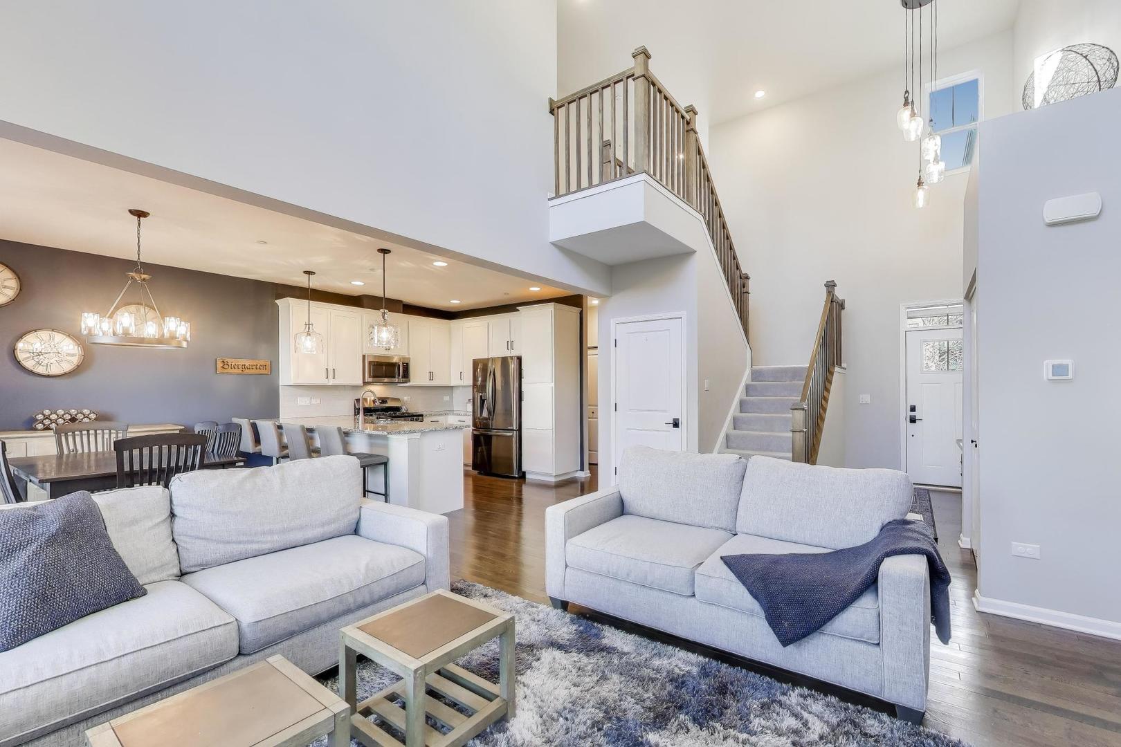 3223 N Heritage Lane, Arlington Heights, IL 60004