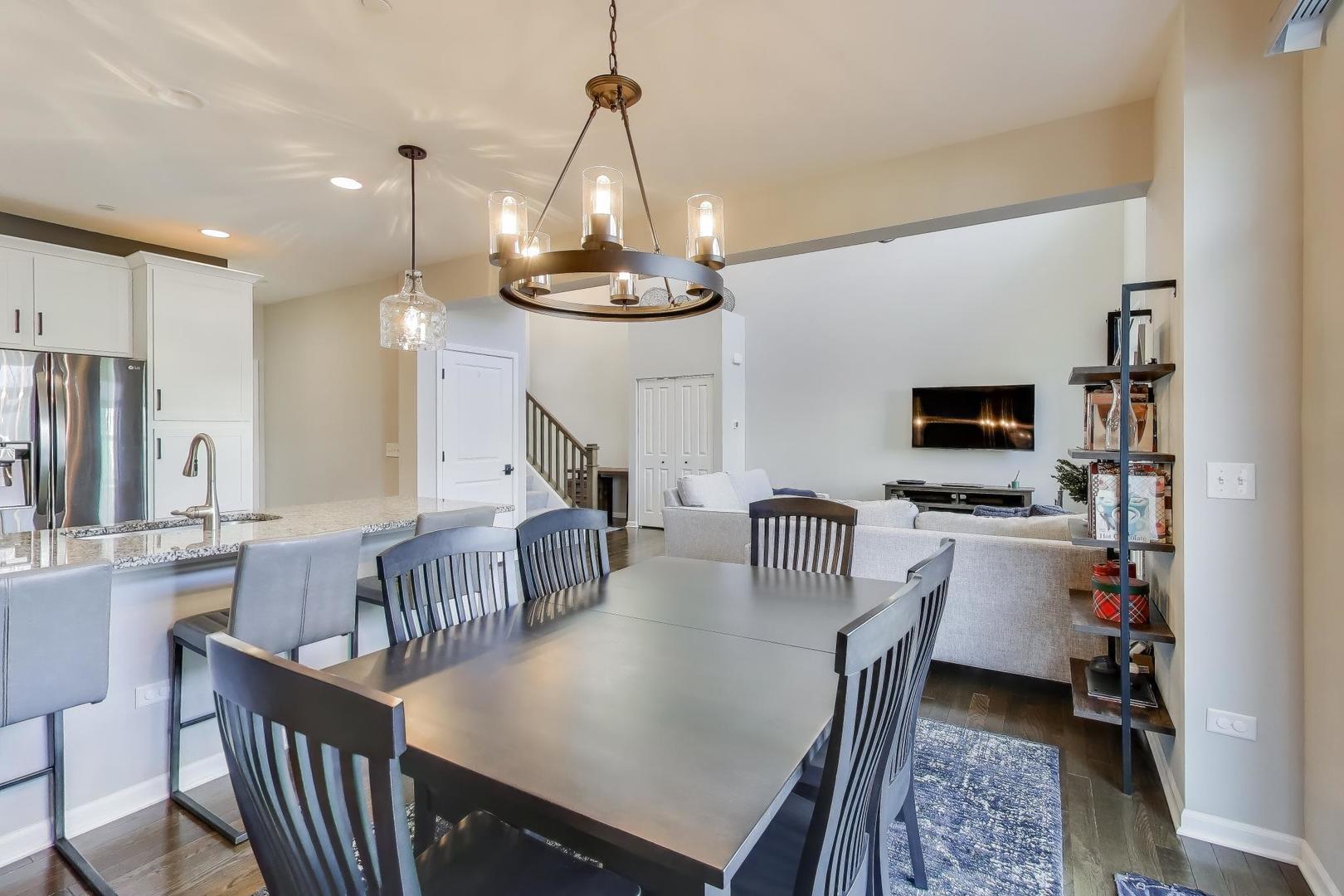 3223 N Heritage Lane, Arlington Heights, IL 60004