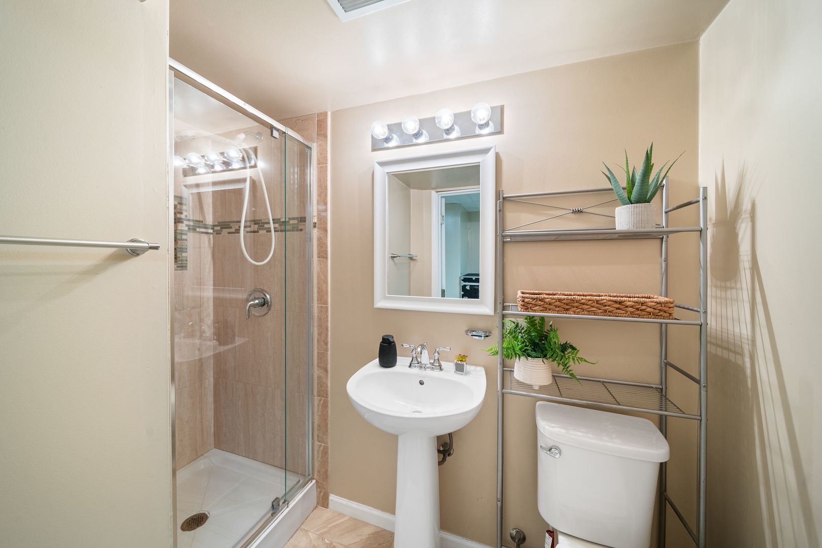 39371 Crofton Lane, Beach Park, IL 60083