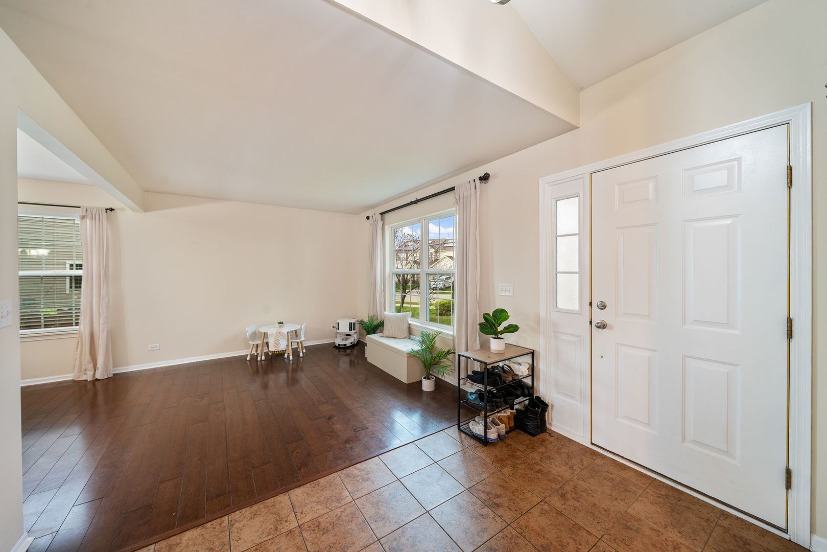 39371 Crofton Lane, Beach Park, IL 60083