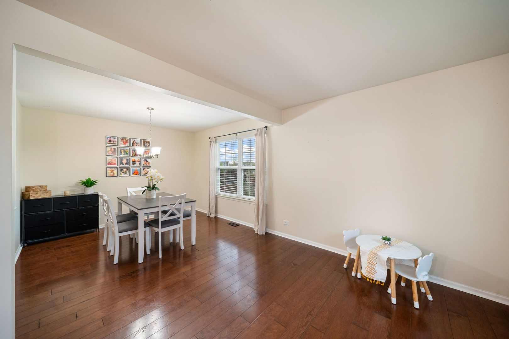 39371 Crofton Lane, Beach Park, IL 60083