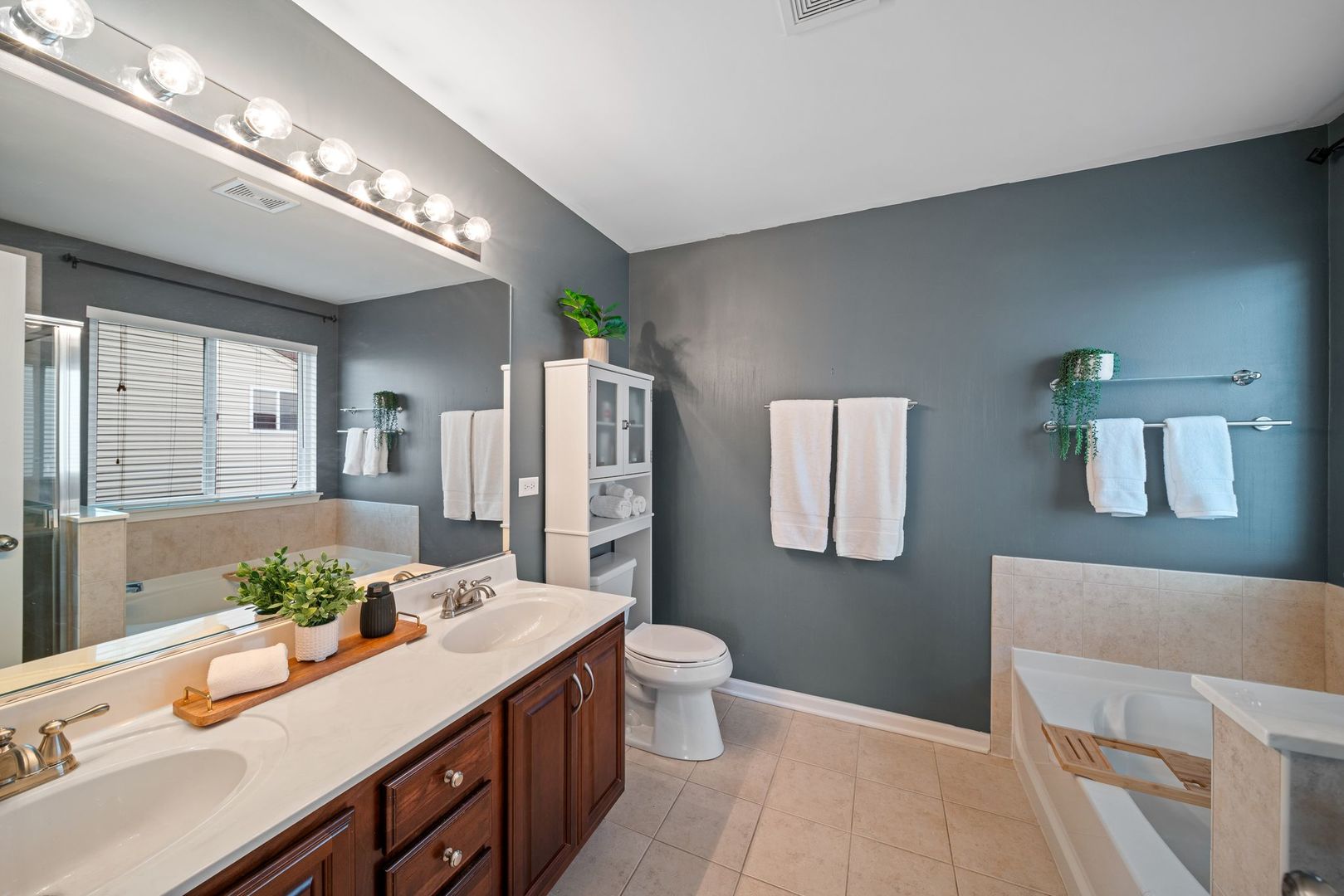 39371 Crofton Lane, Beach Park, IL 60083