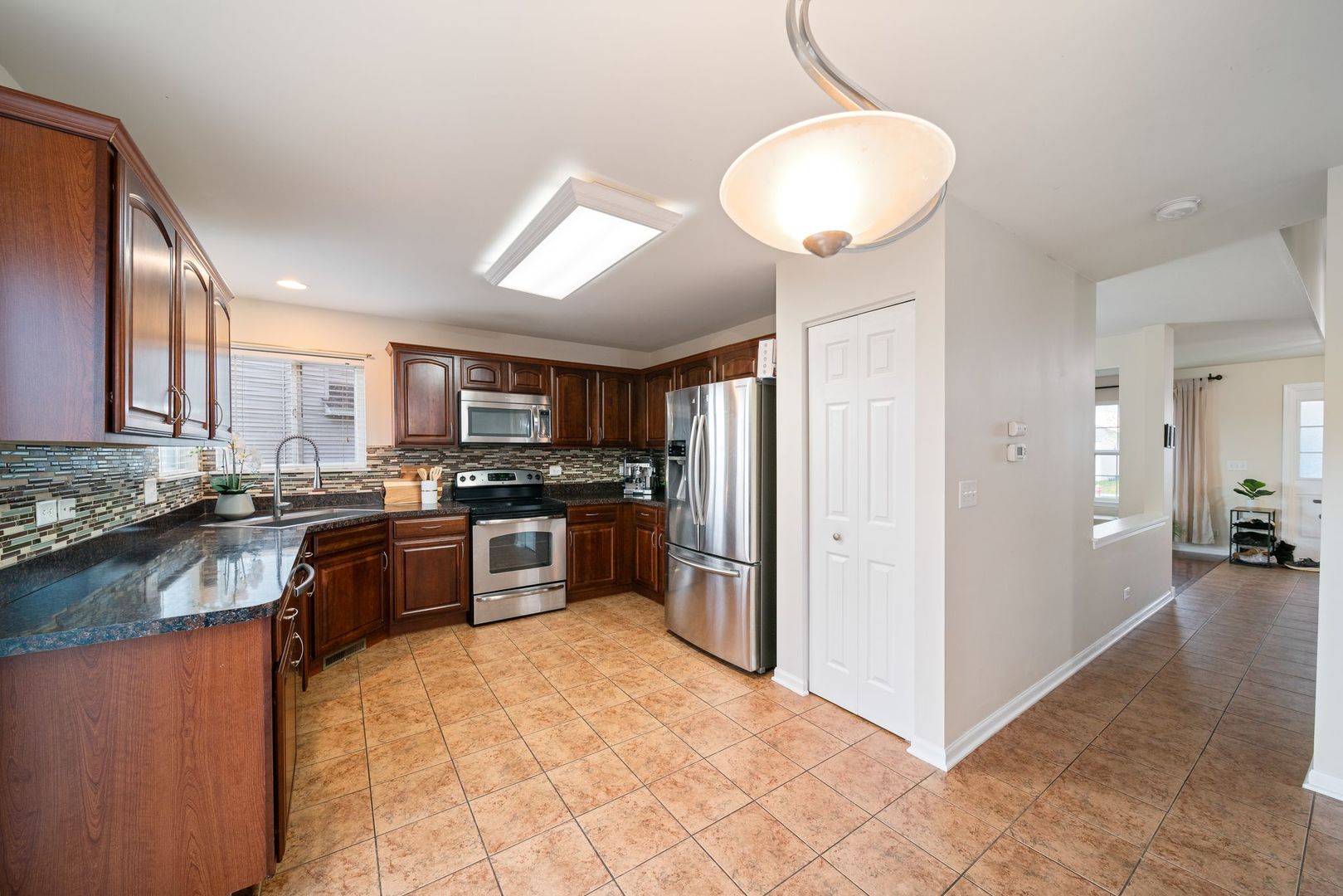 39371 Crofton Lane, Beach Park, IL 60083