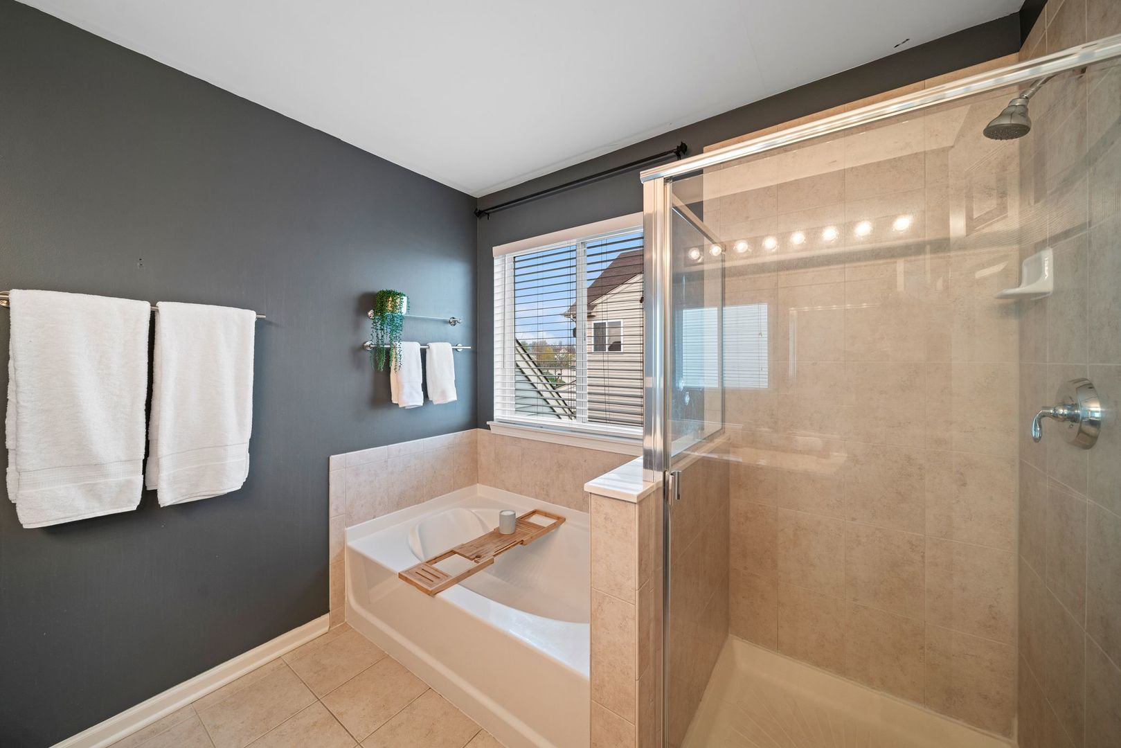 39371 Crofton Lane, Beach Park, IL 60083