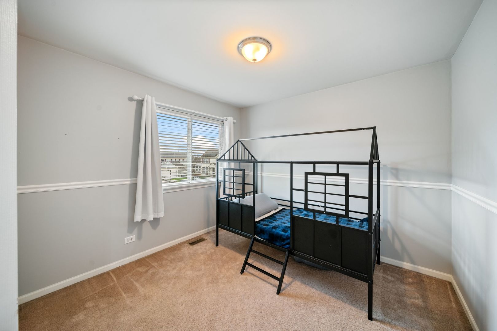 39371 Crofton Lane, Beach Park, IL 60083