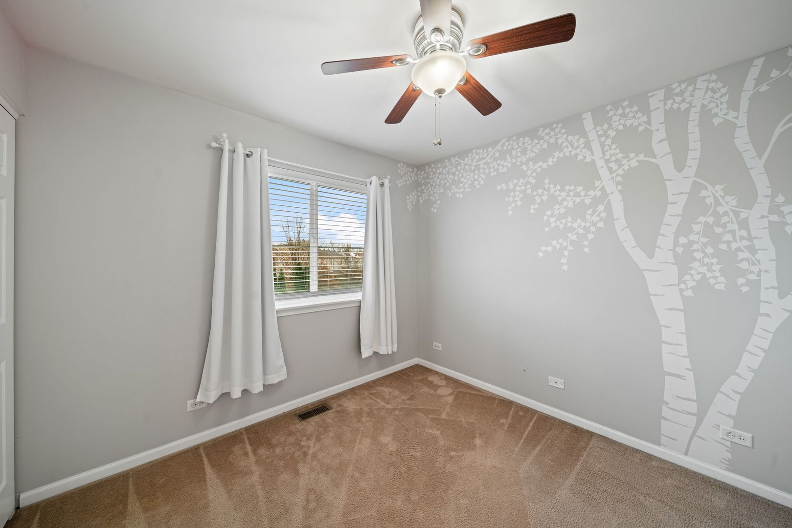 39371 Crofton Lane, Beach Park, IL 60083