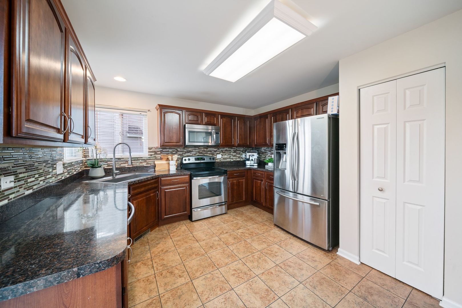 39371 Crofton Lane, Beach Park, IL 60083