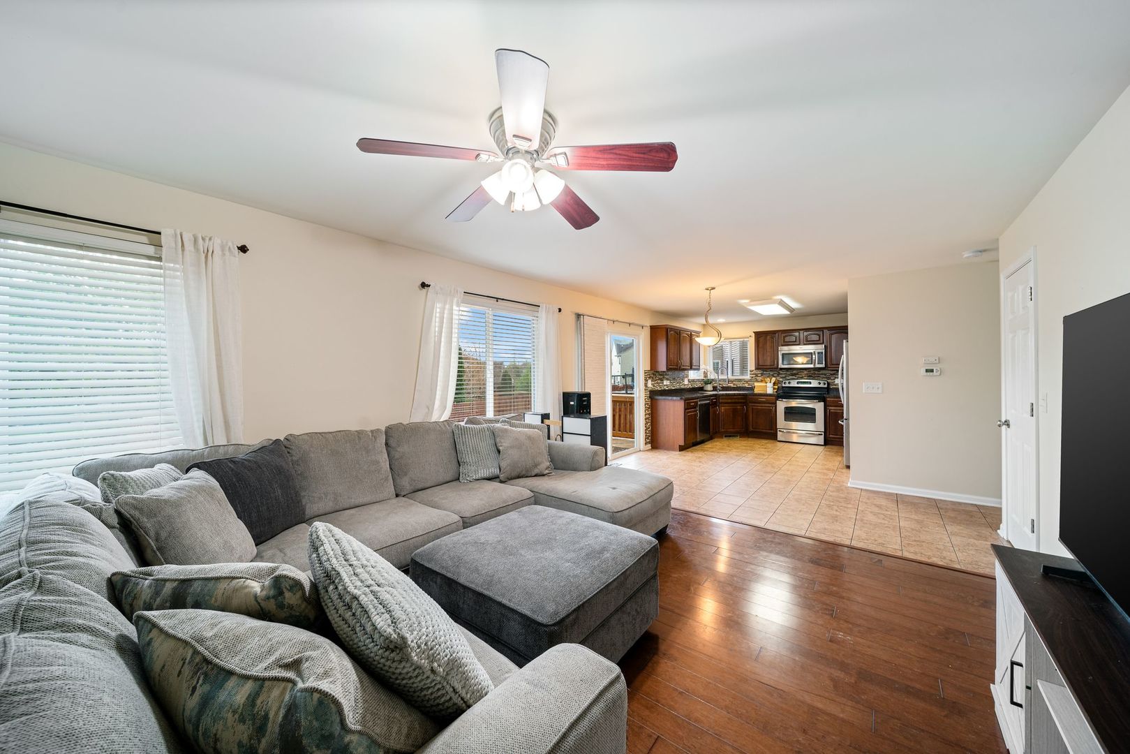 39371 Crofton Lane, Beach Park, IL 60083