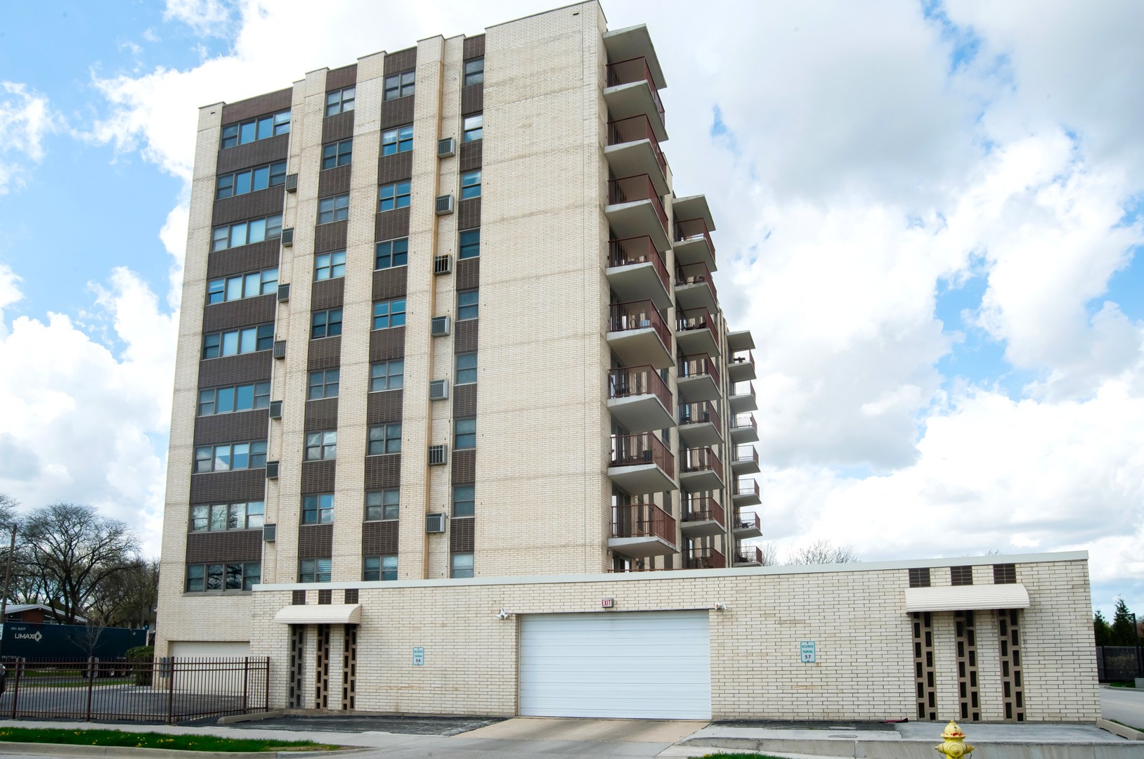 141 N La Grange Road #306, La Grange, IL 60525