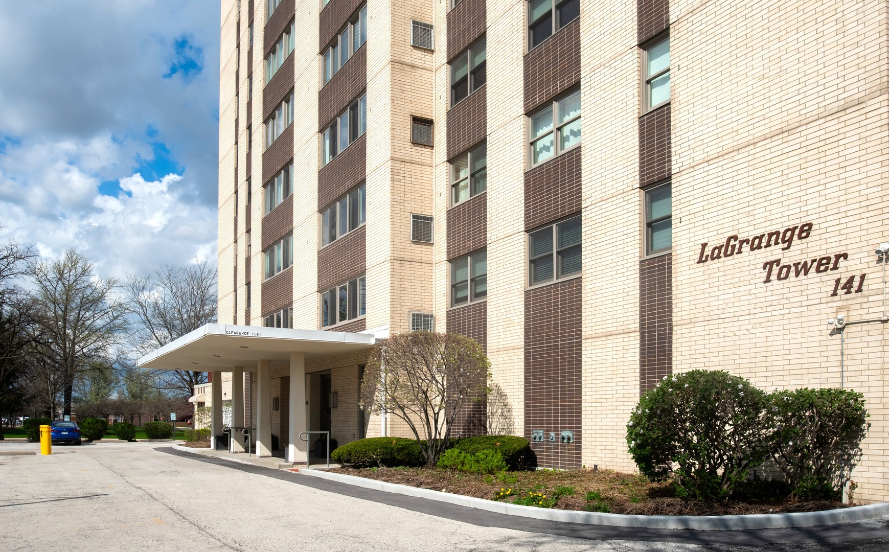 141 N La Grange Road #306, La Grange, IL 60525