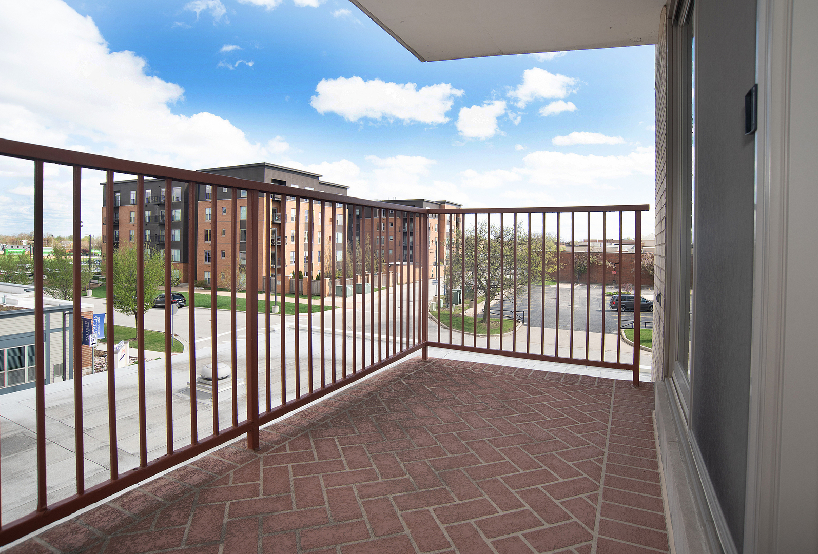 141 N La Grange Road #306, La Grange, IL 60525