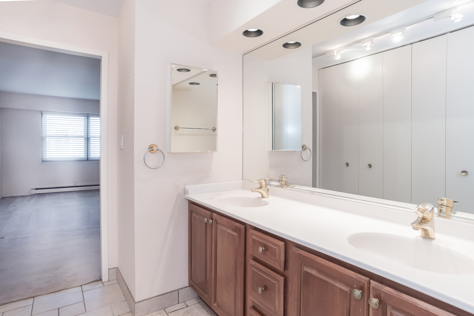 141 N La Grange Road #306, La Grange, IL 60525