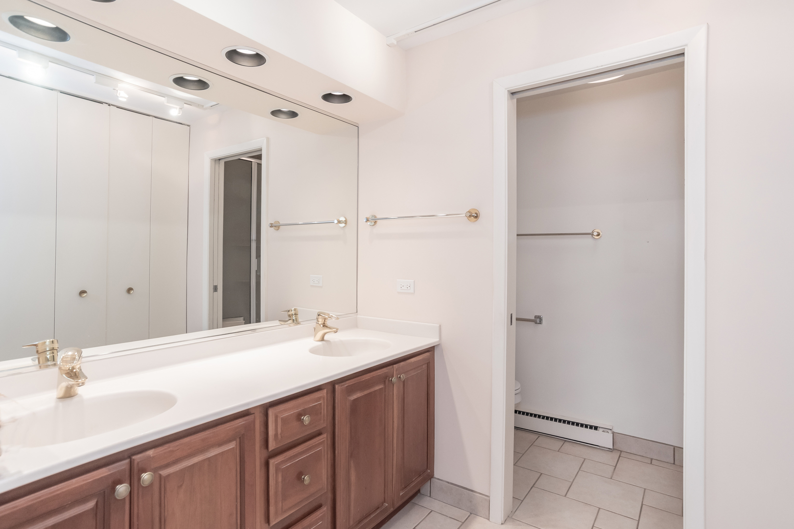 141 N La Grange Road #306, La Grange, IL 60525