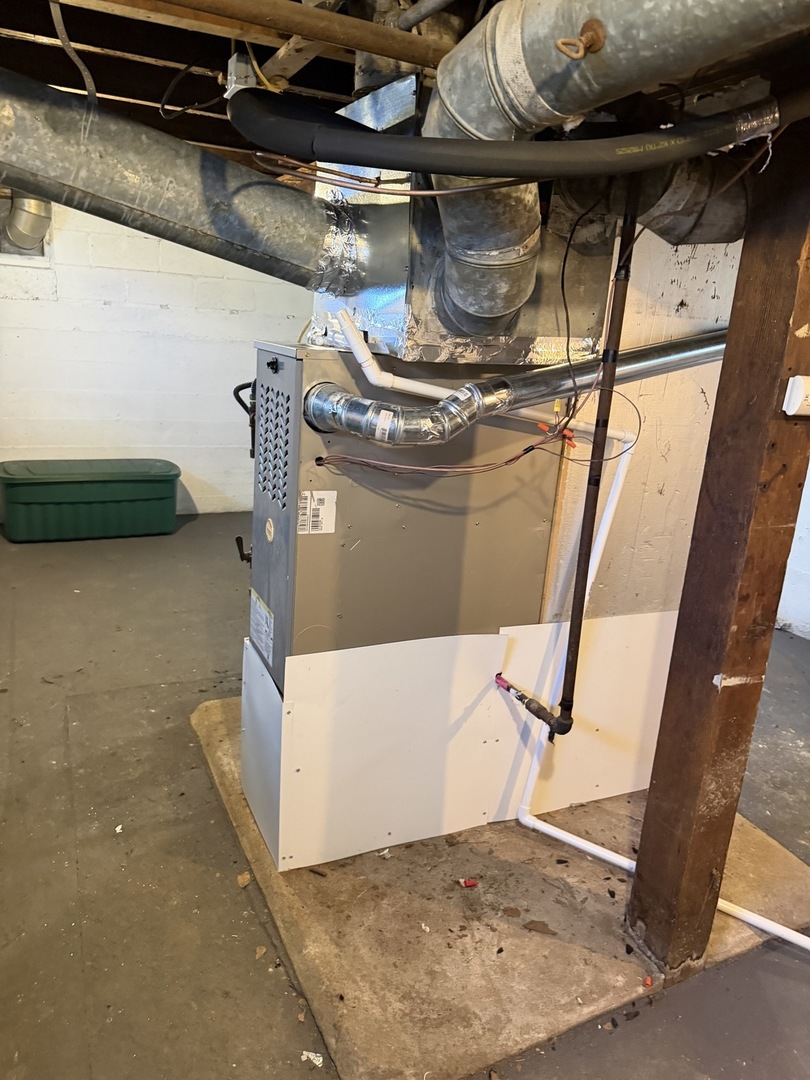 104 S State Street, Lincoln, IL 62656