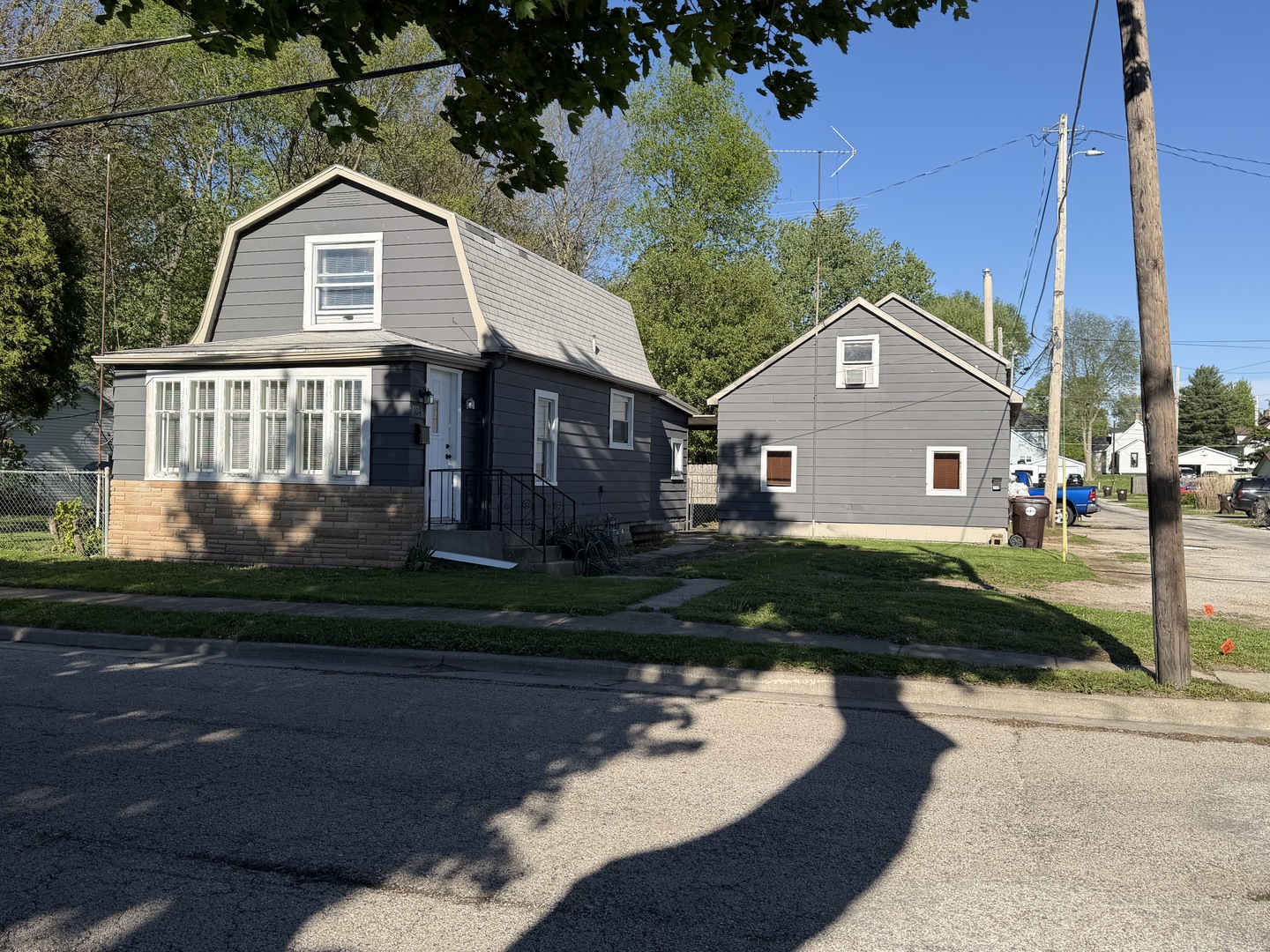 104 S State Street, Lincoln, IL 62656