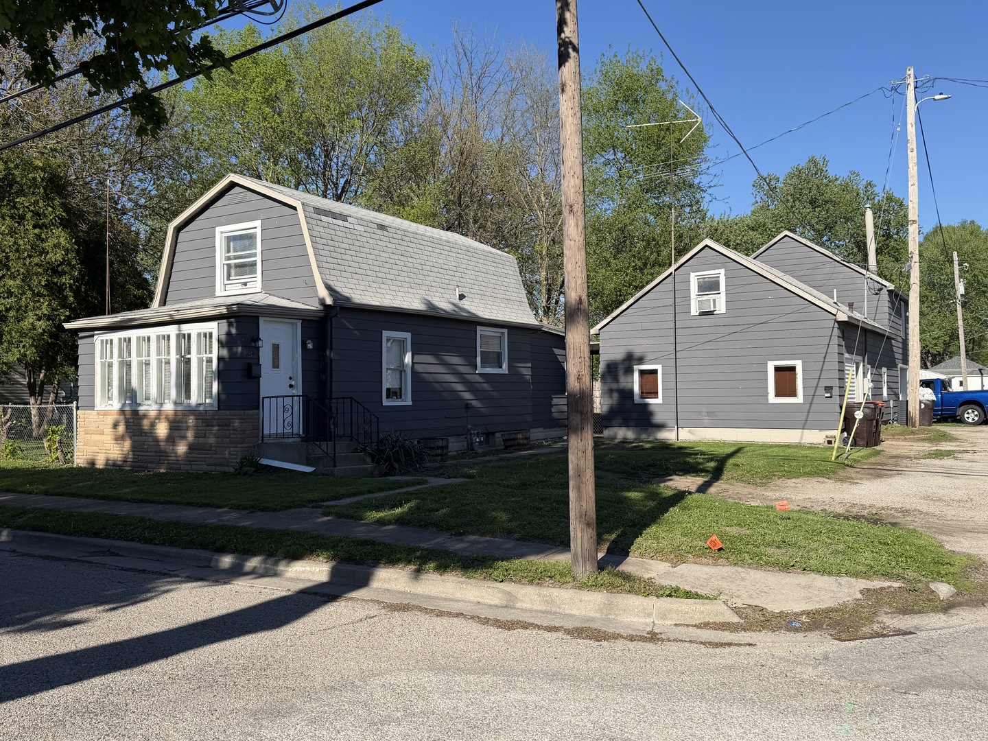 104 S State Street, Lincoln, IL 62656