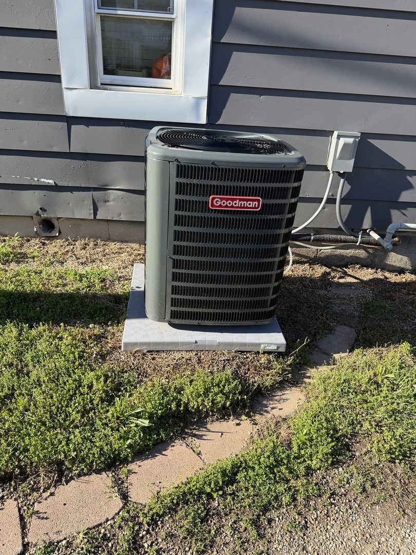 104 S State Street, Lincoln, IL 62656