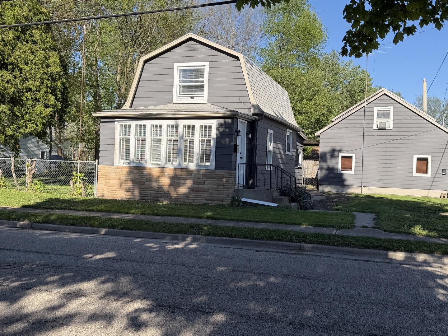 104 S State Street, Lincoln, IL 62656