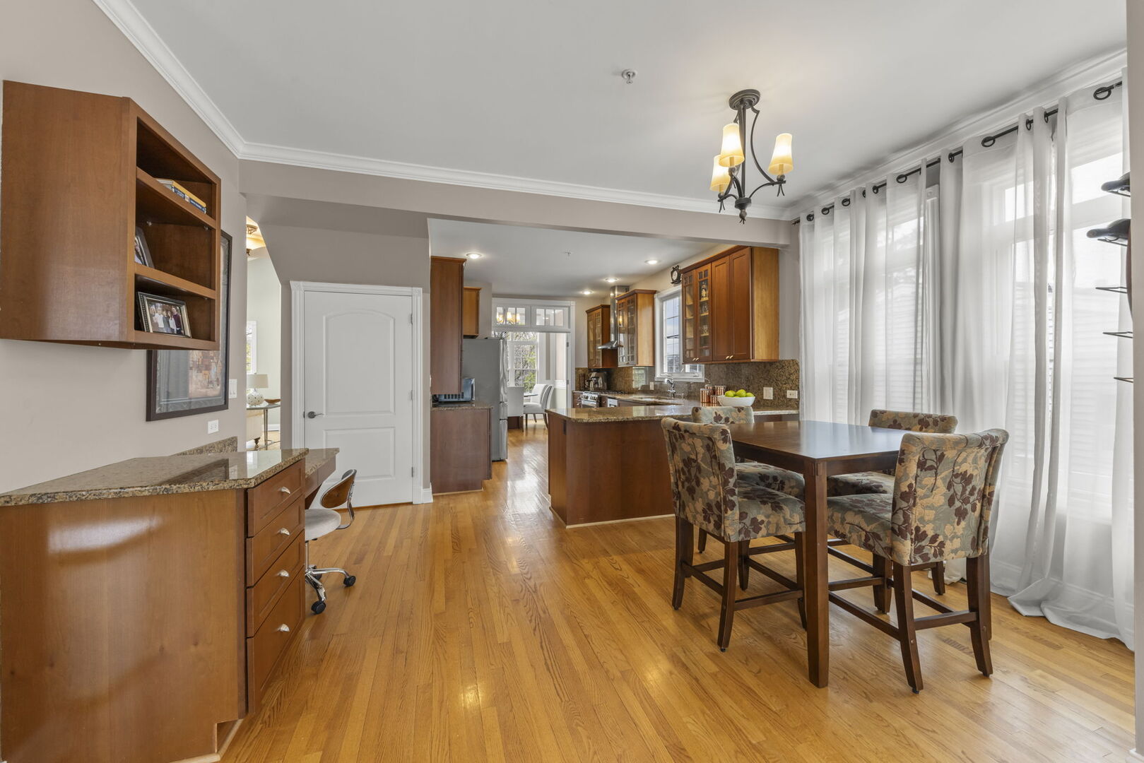 117 N Park Boulevard, Glen Ellyn, IL 60137