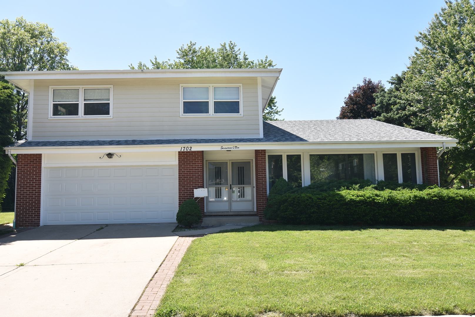 1702 N Waterman Avenue, Arlington Heights, IL 60004