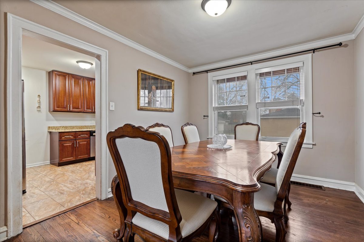 9542 S Campbell Avenue, Evergreen Park, IL 60805