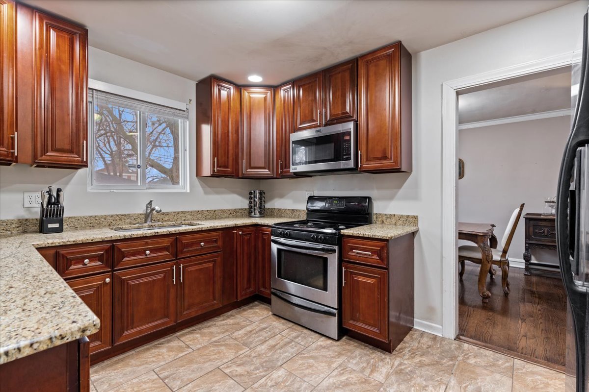 9542 S Campbell Avenue, Evergreen Park, IL 60805