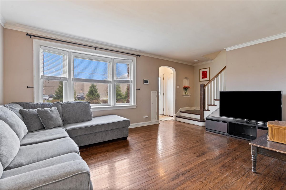 9542 S Campbell Avenue, Evergreen Park, IL 60805