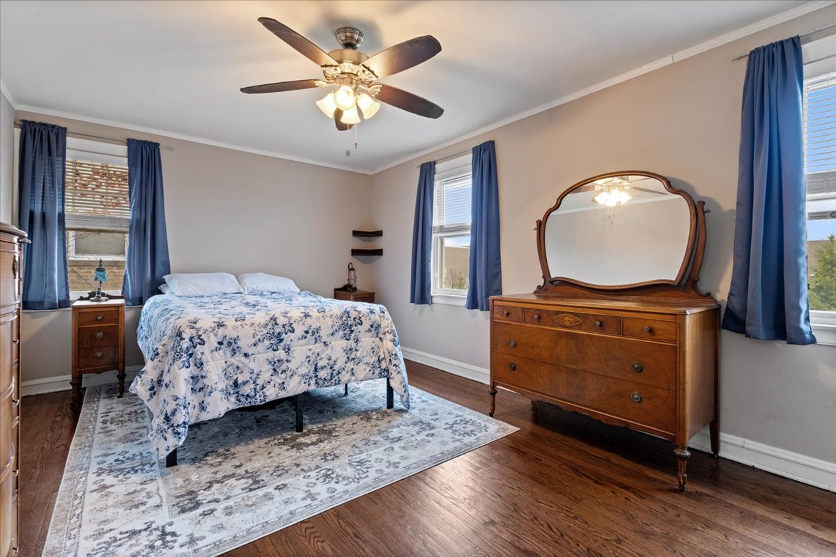 9542 S Campbell Avenue, Evergreen Park, IL 60805