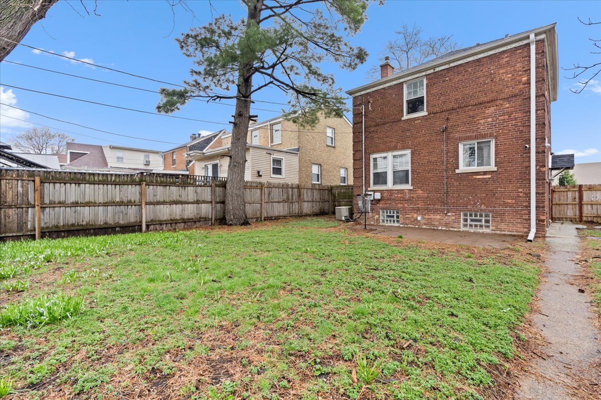 9542 S Campbell Avenue, Evergreen Park, IL 60805