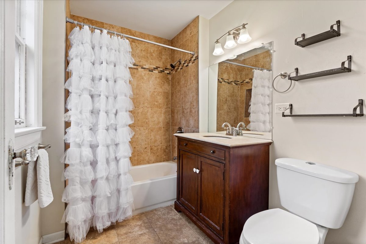 9542 S Campbell Avenue, Evergreen Park, IL 60805