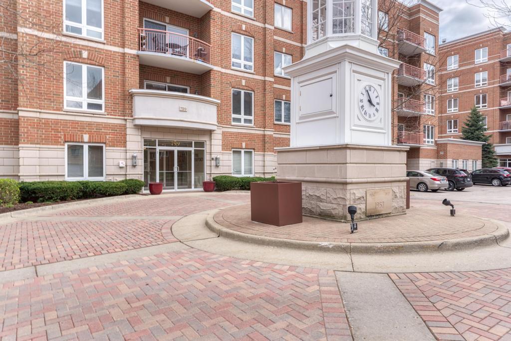 799 Graceland Avenue #506A, Des Plaines, IL 60016