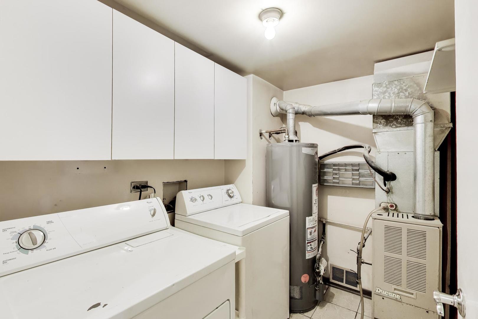 2221 WHARF Drive #208, Woodridge, IL 60517