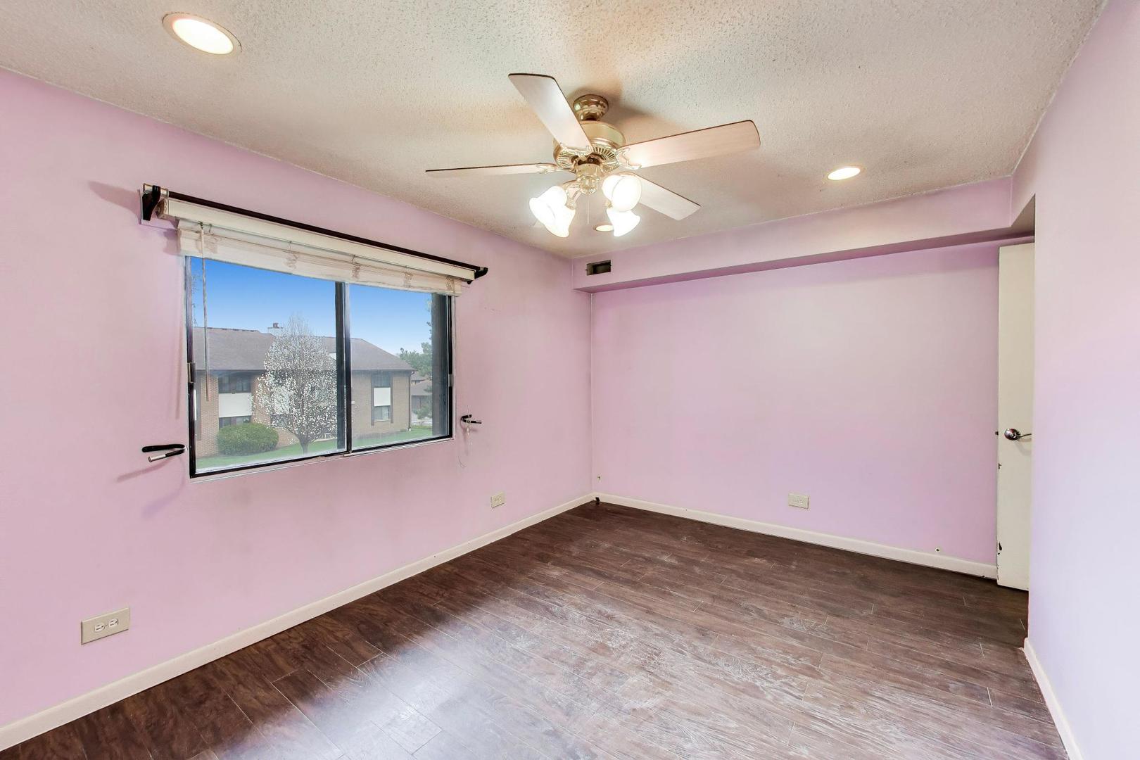 2221 WHARF Drive #208, Woodridge, IL 60517