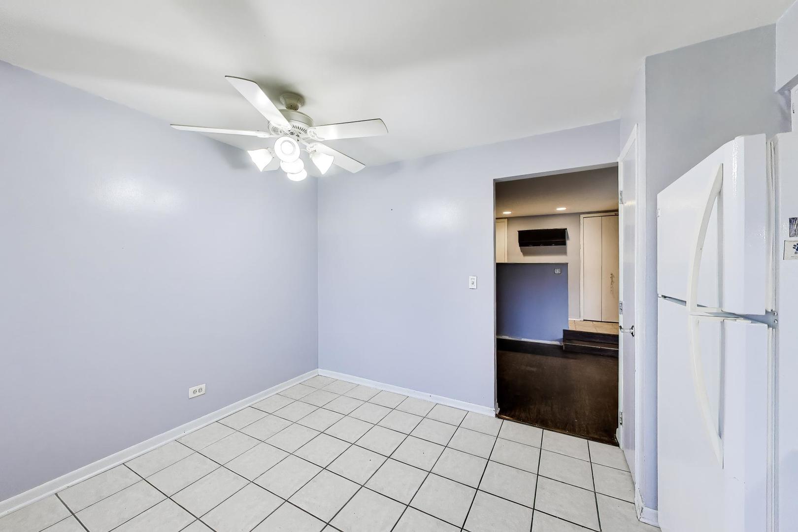 2221 WHARF Drive #208, Woodridge, IL 60517