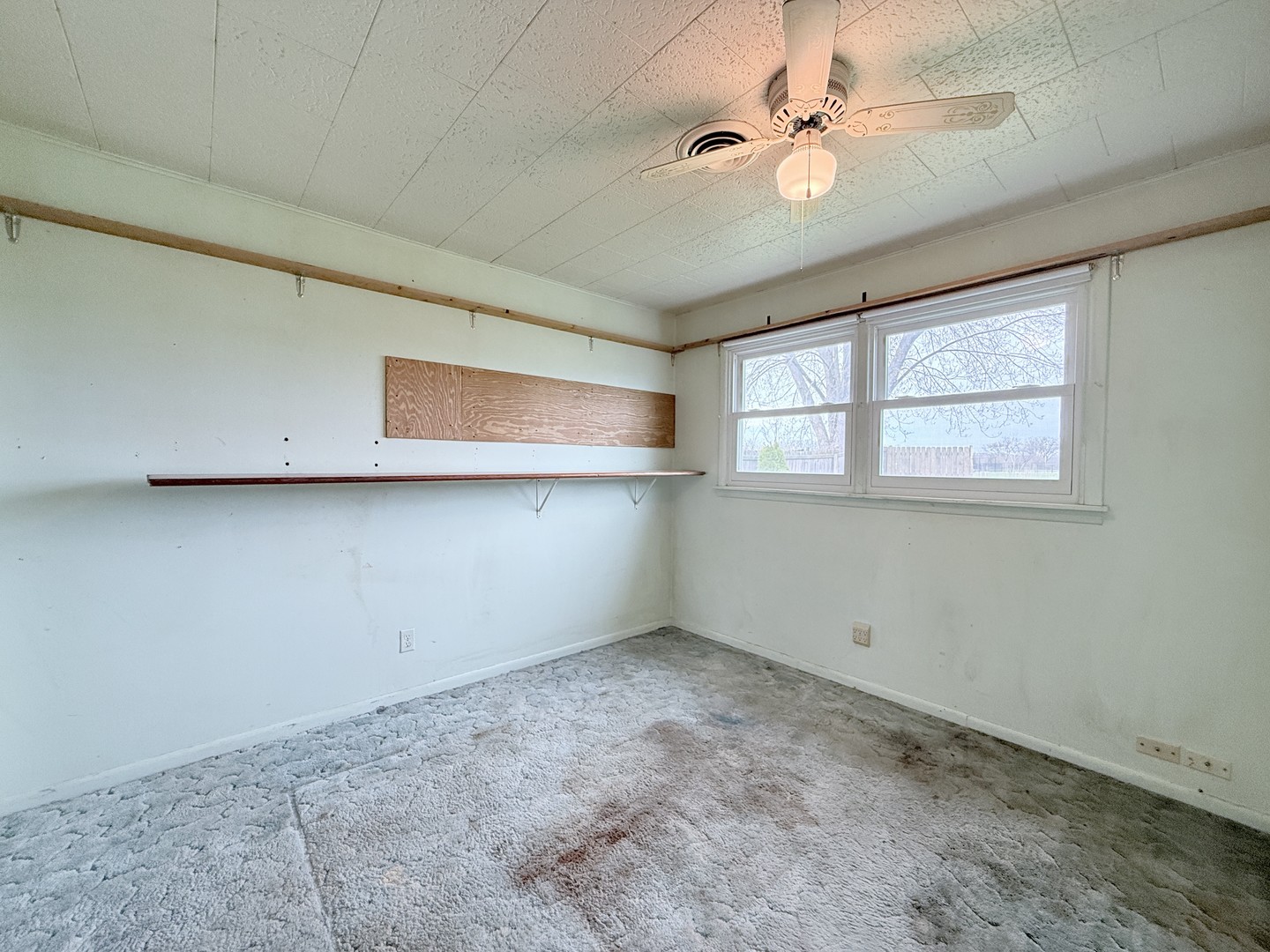 34W836 N James Drive, St. Charles, IL 60174