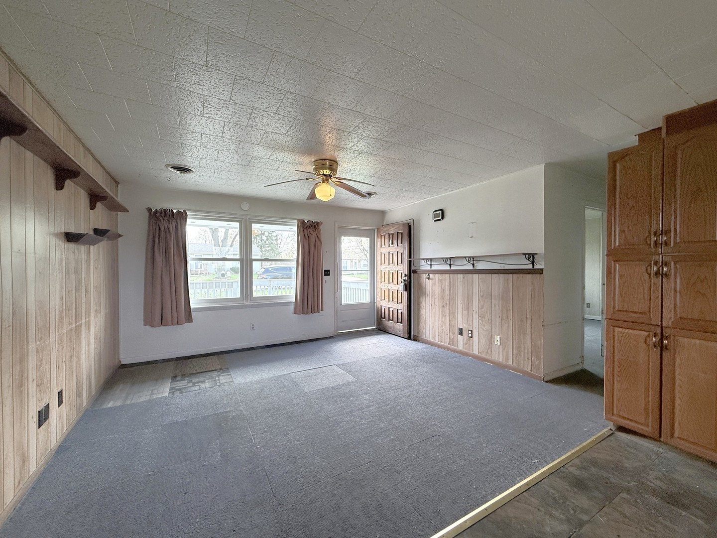 34W836 N James Drive, St. Charles, IL 60174