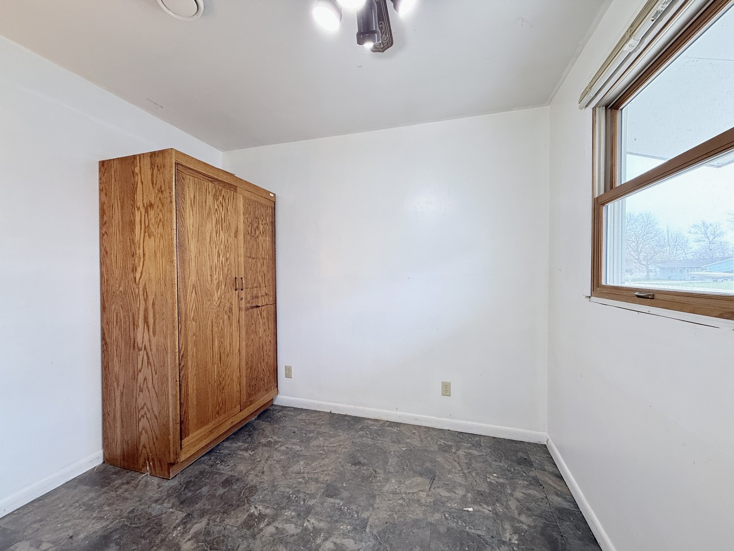 34W836 N James Drive, St. Charles, IL 60174