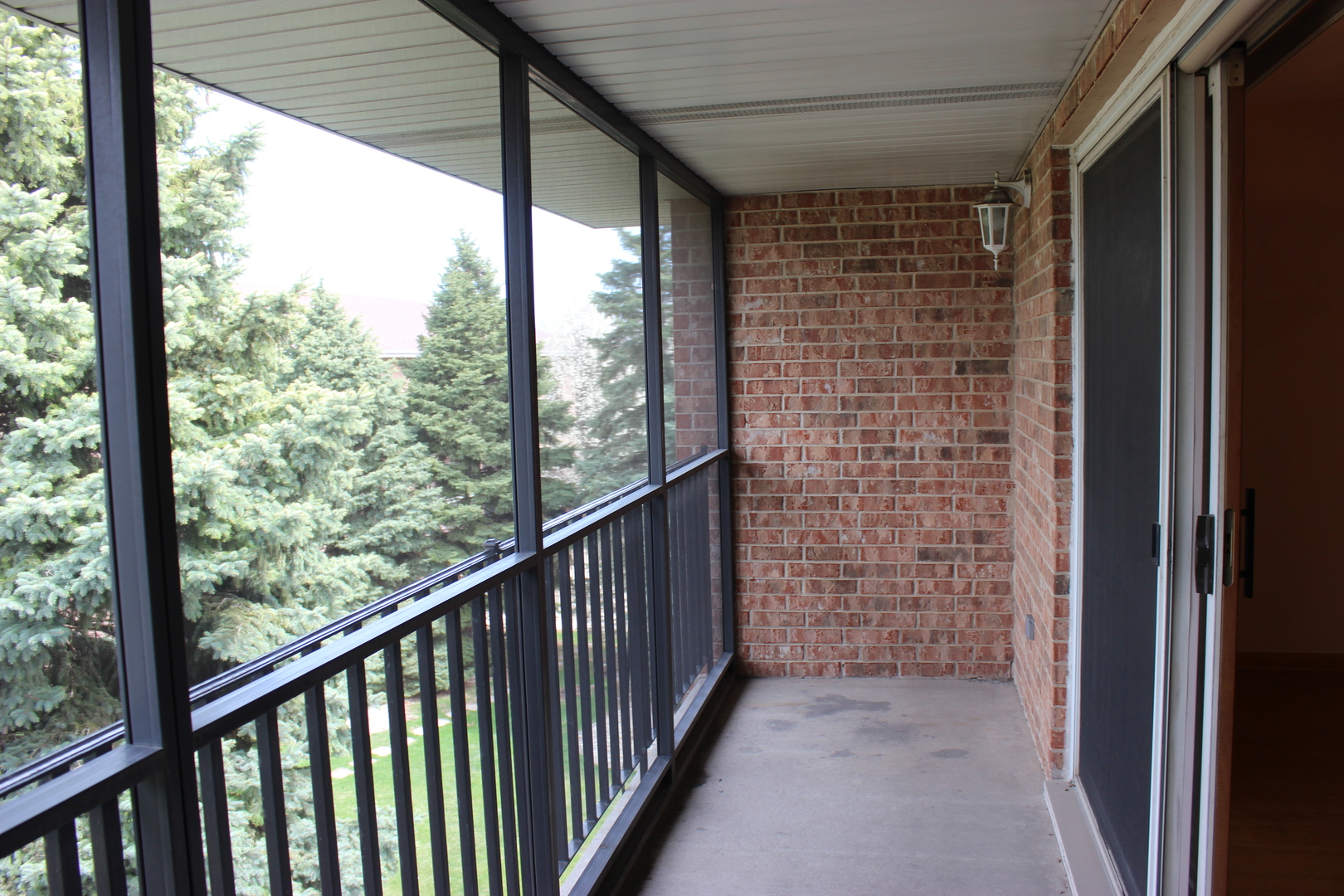 4943 E CIRCLE Drive #305, Crestwood, IL 60418