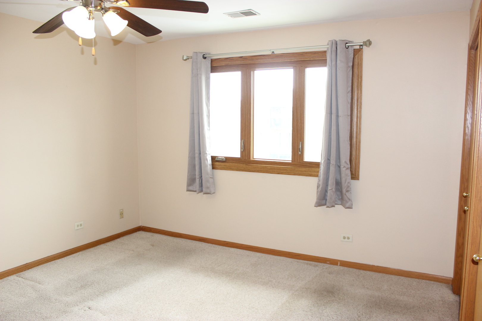 4943 E CIRCLE Drive #305, Crestwood, IL 60418