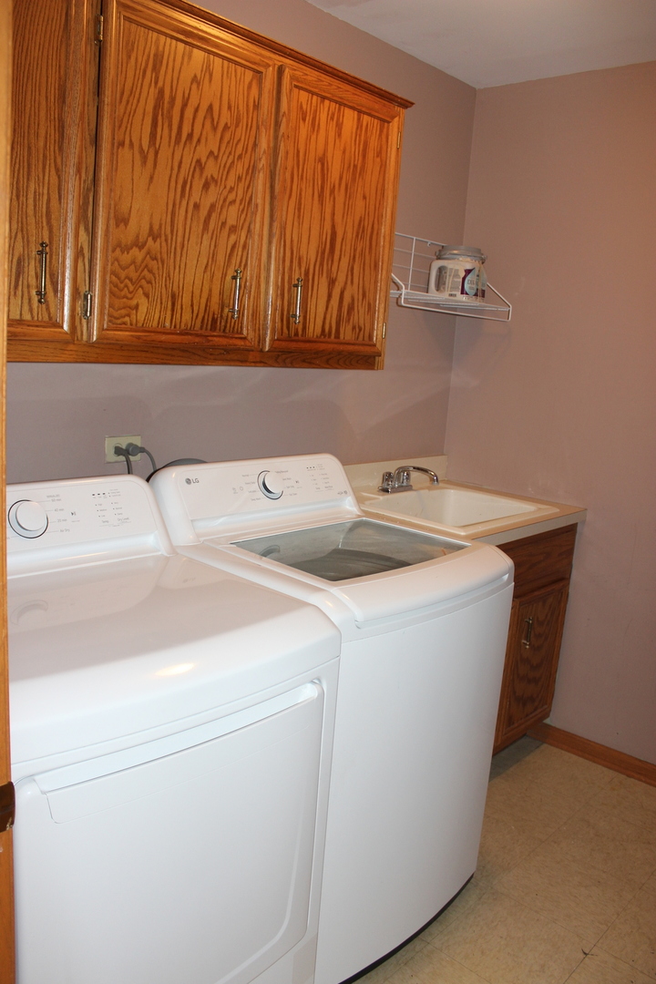 4943 E CIRCLE Drive #305, Crestwood, IL 60418