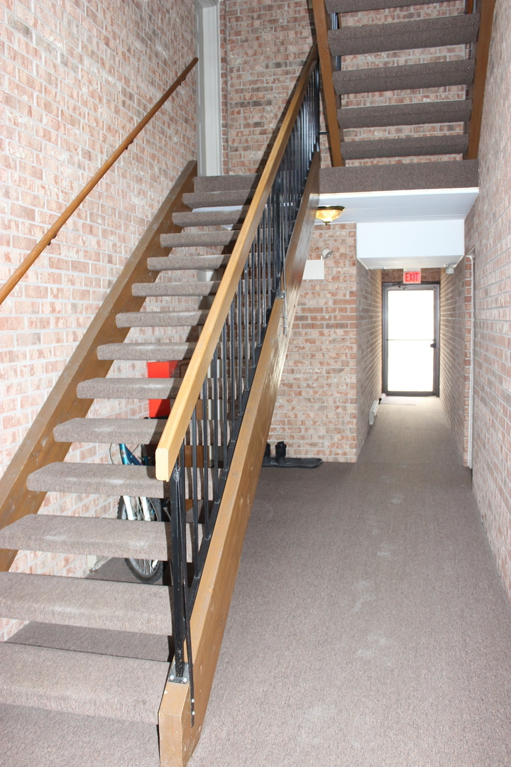 4943 E CIRCLE Drive #305, Crestwood, IL 60418