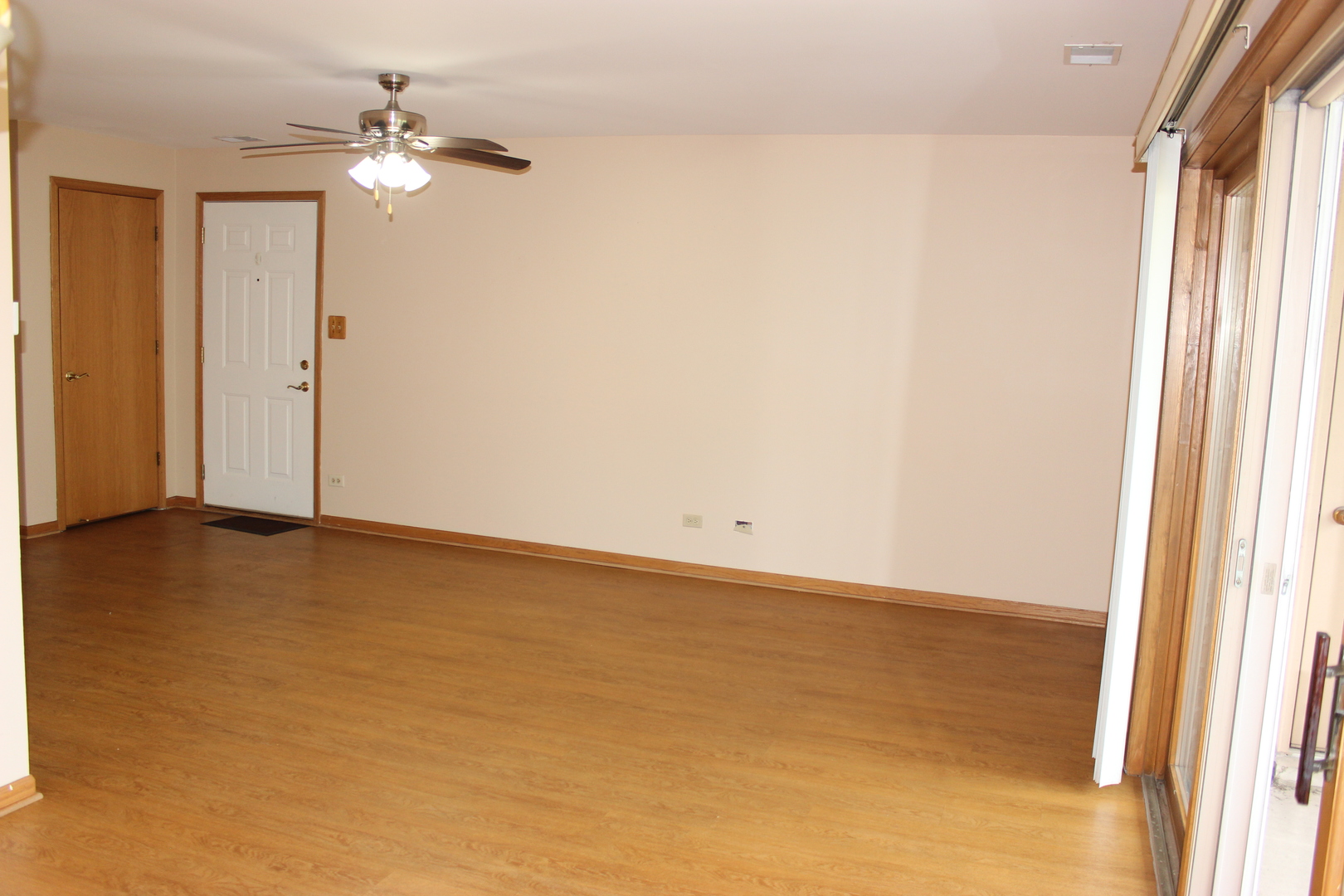 4943 E CIRCLE Drive #305, Crestwood, IL 60418