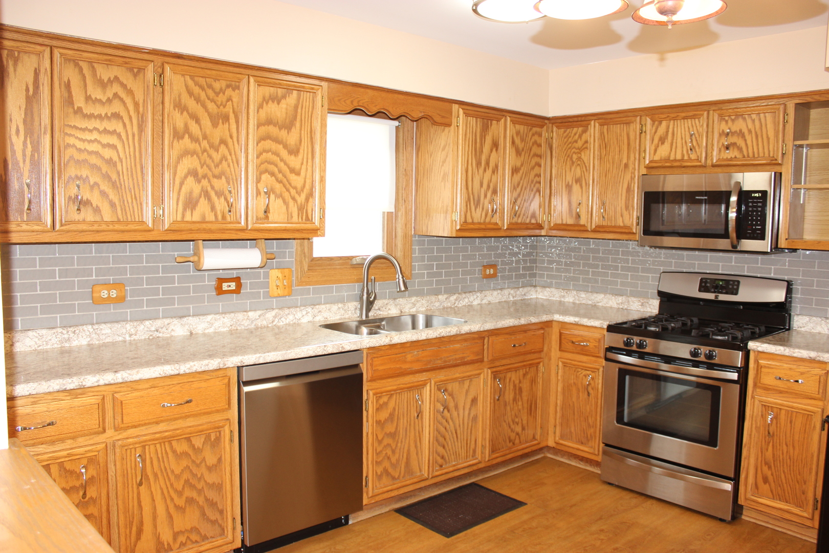 4943 E CIRCLE Drive #305, Crestwood, IL 60418