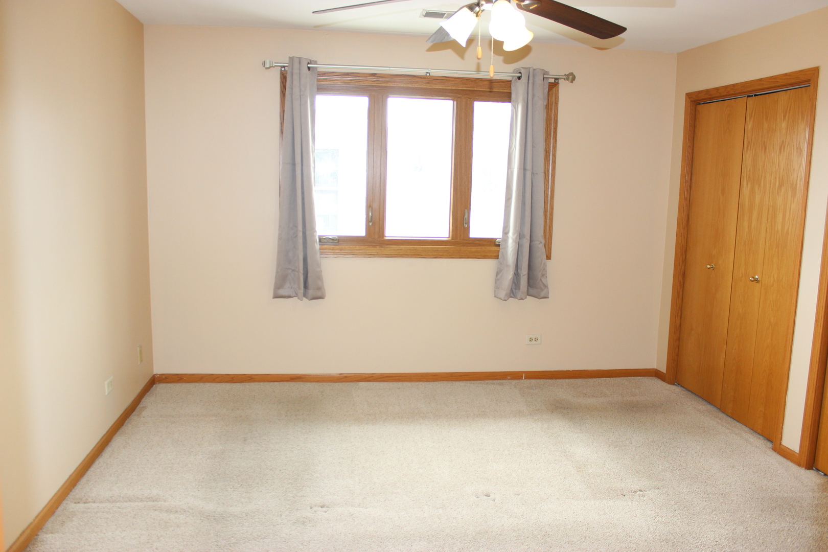 4943 E CIRCLE Drive #305, Crestwood, IL 60418