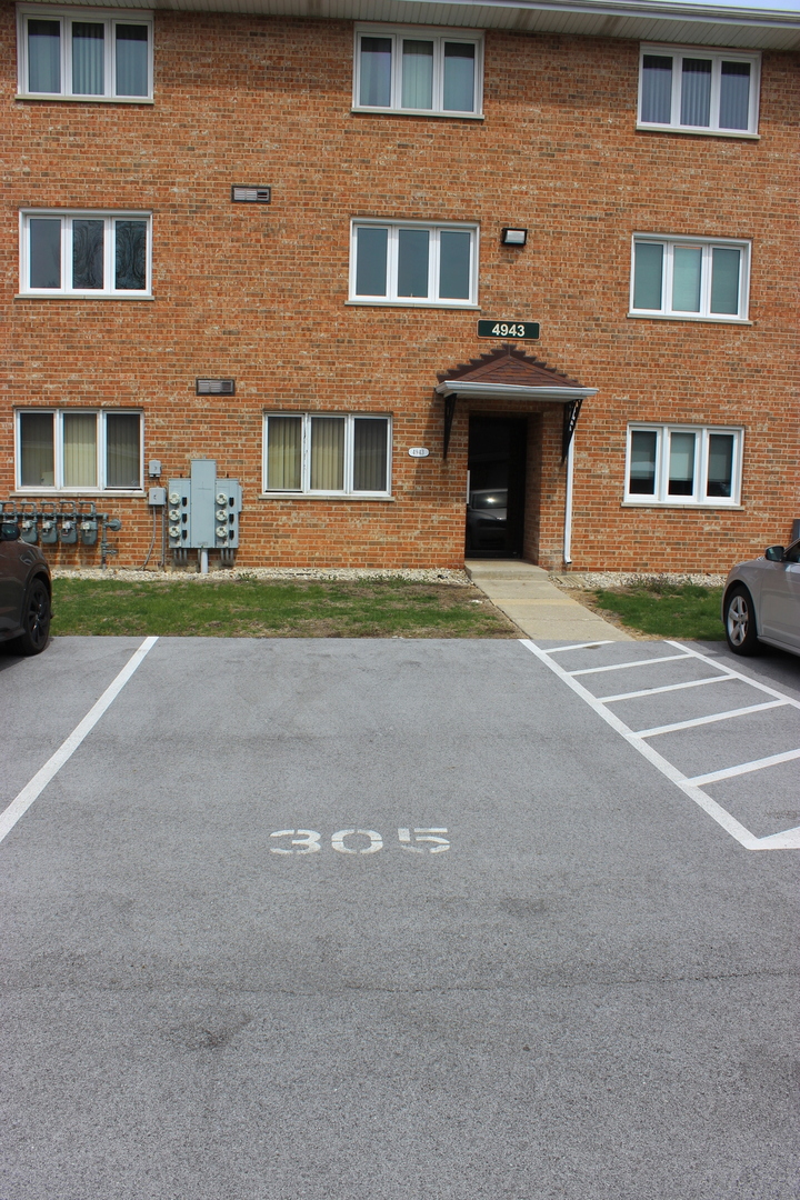4943 E CIRCLE Drive #305, Crestwood, IL 60418