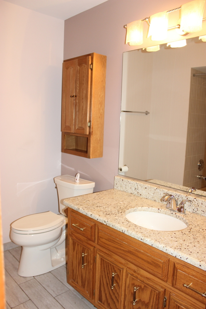 4943 E CIRCLE Drive #305, Crestwood, IL 60418